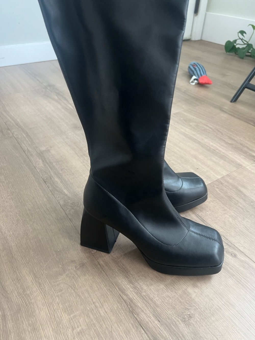 Women's Black Knee-High Block Heel Boots